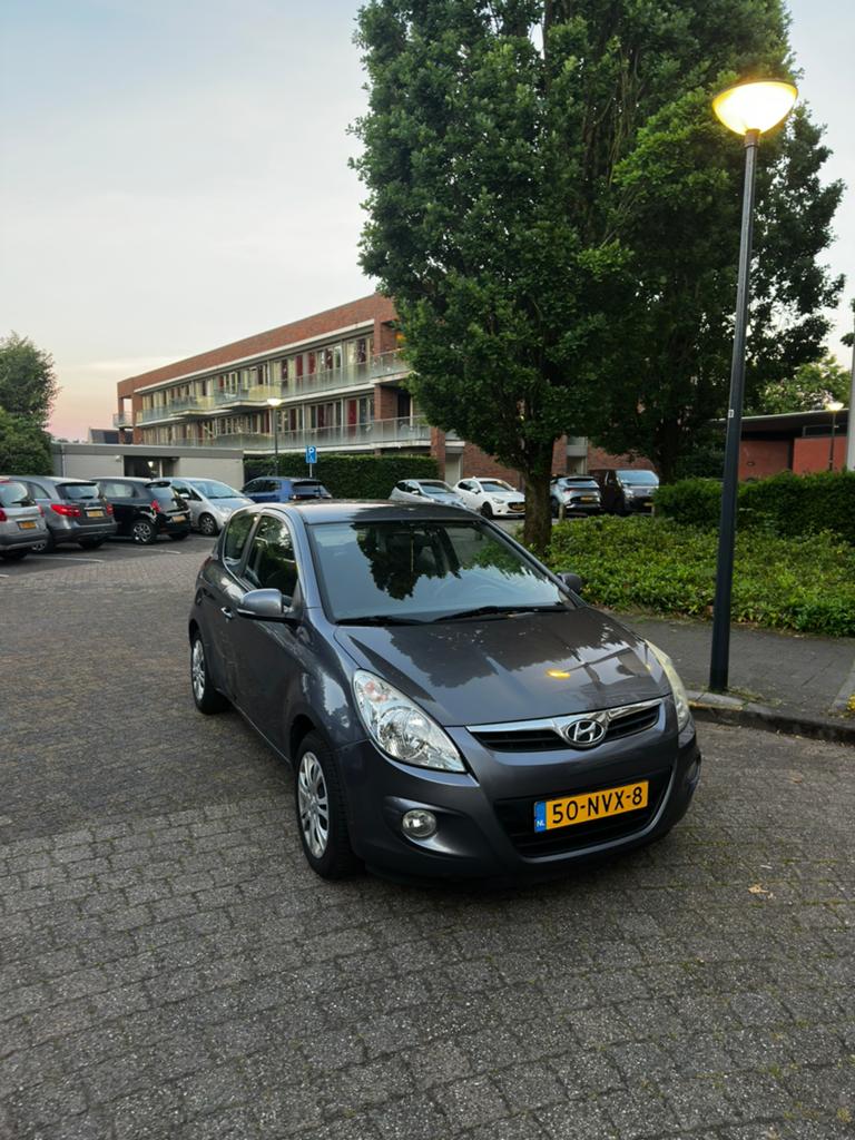 Hyundai i20 1.4 automaat met schade, Auto diversen, Automatten, Ophalen