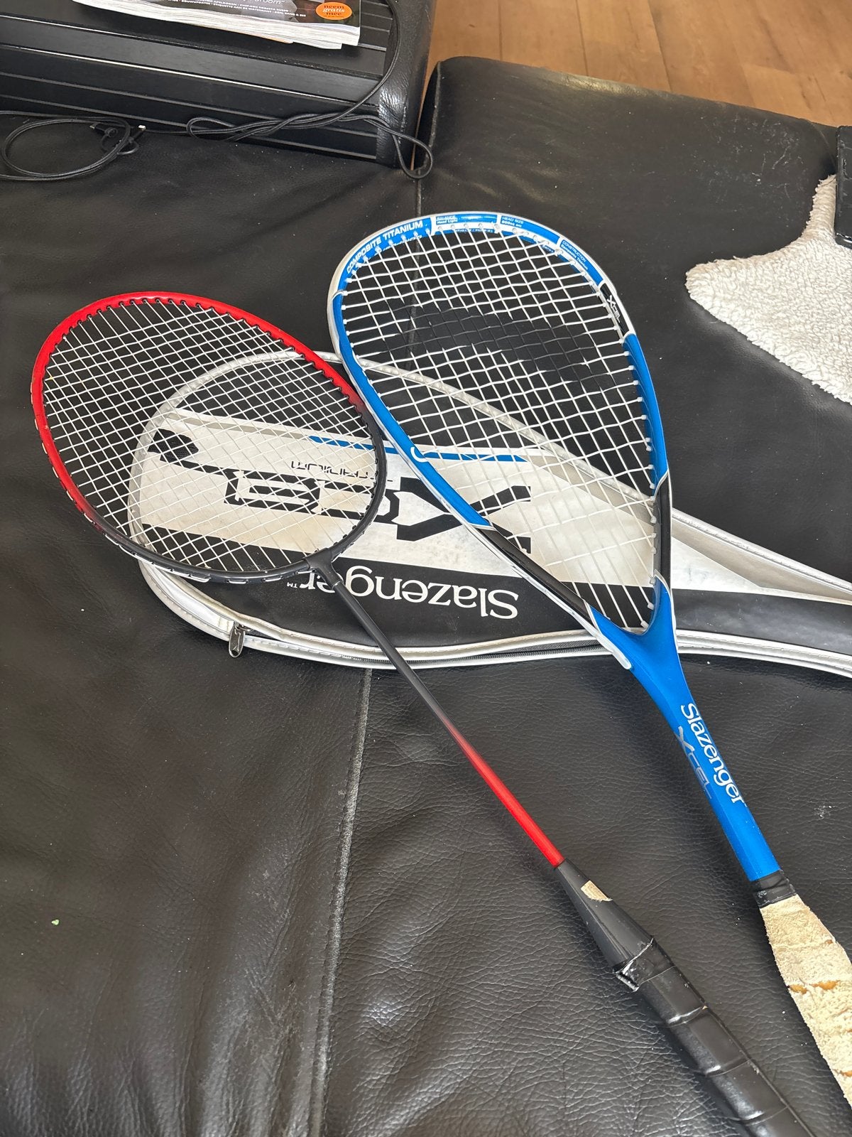 2 Badminton rackets met hoes - Slazenger en onbekend merk, Ophalen of Verzenden, Gebruikt, Racket(s)