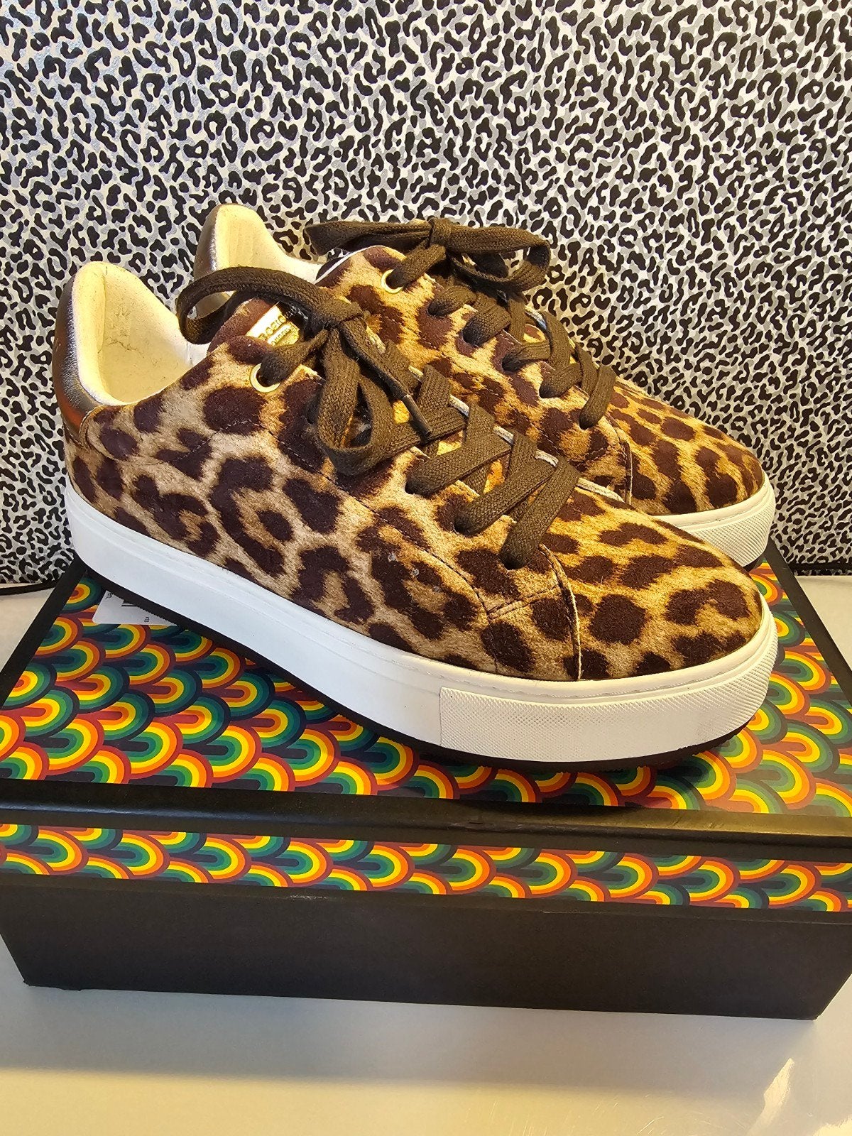 KURT GEIGER; LEOPARD PRINT SNEAKERS 38 ZGAN € 45,-, Ophalen of Verzenden, Zo goed als nieuw, Sneakers of Gympen