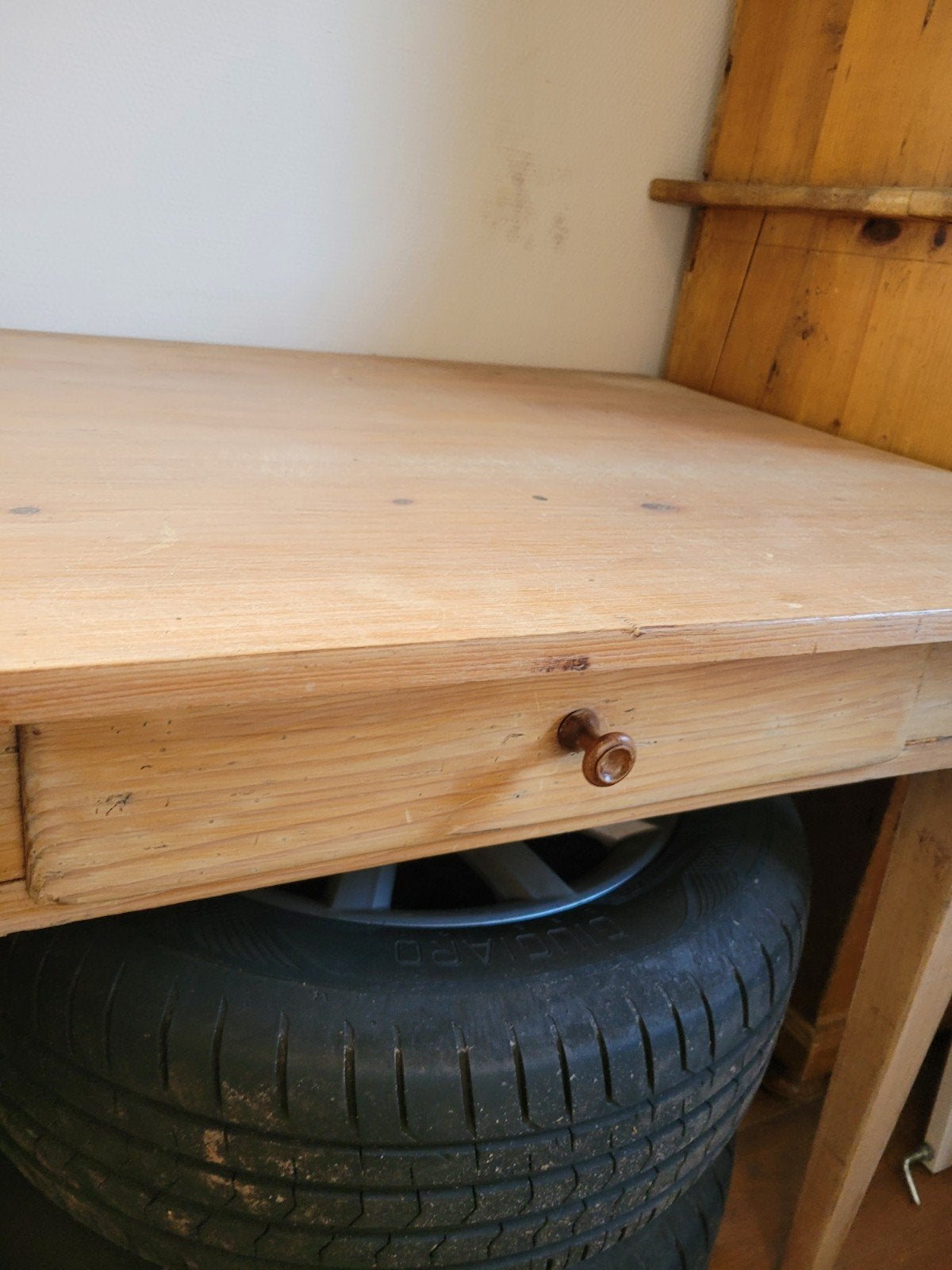 Brocante grenenhout tafel, Antiek en Kunst, Curiosa en Brocante, Ophalen