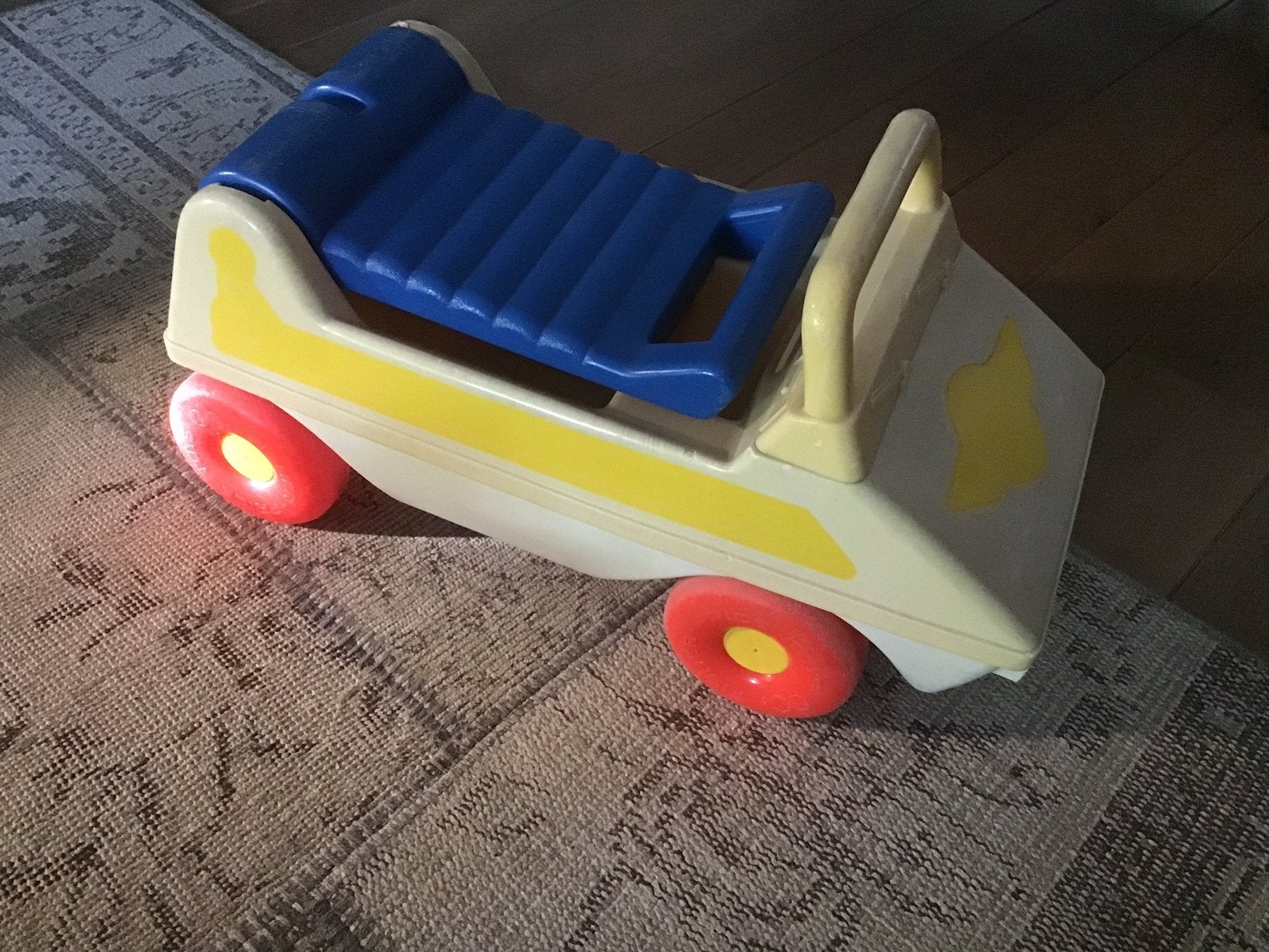 Fisher Price loopauto 989 3 wielen zijn goed 1 in midden een, Ophalen, Gebruikt, Duw- of Trekspeelgoed