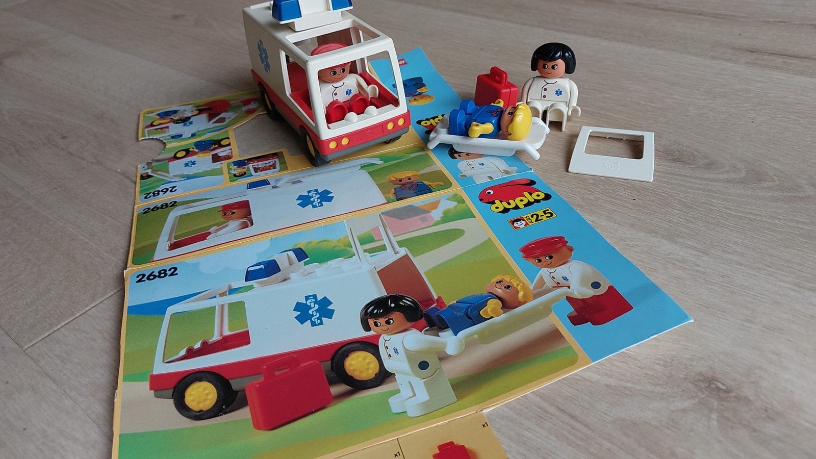 LEGO Duplo Ambulance Set 2682 met figuren en brancard, Ophalen of Verzenden, Gebruikt, Overige merken