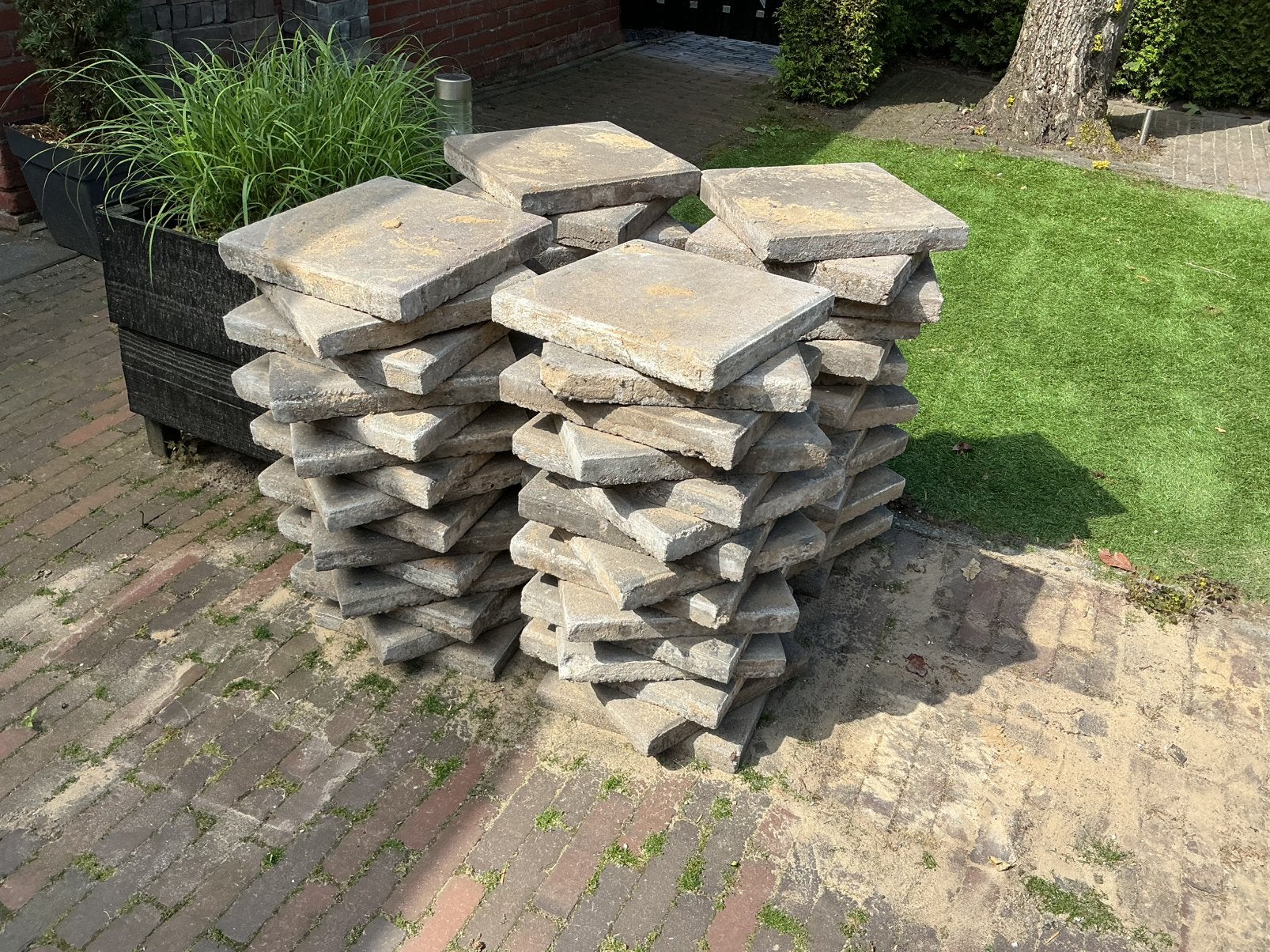 Gratis af te halen: 58 Betontegels Stoeptegels Tegels 30x30, Ophalen, Zo goed als nieuw, Beton, Overige typen