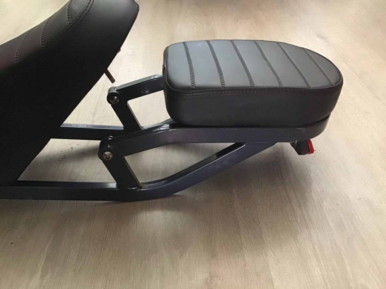 Zadel en achterzitje voor Ouxi V20 Pro met achterlicht, Kunststof, Ophalen of Verzenden, Zo goed als nieuw, Zadel