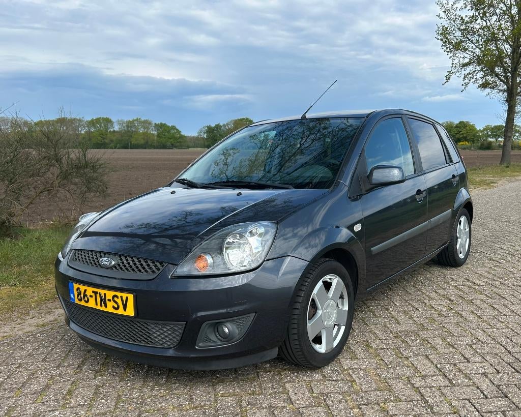 Ford Fiësta 1.3 5-drs Futura airco apk 3-2027, 1299 cc, Stof, Zwart, 4 cilinders