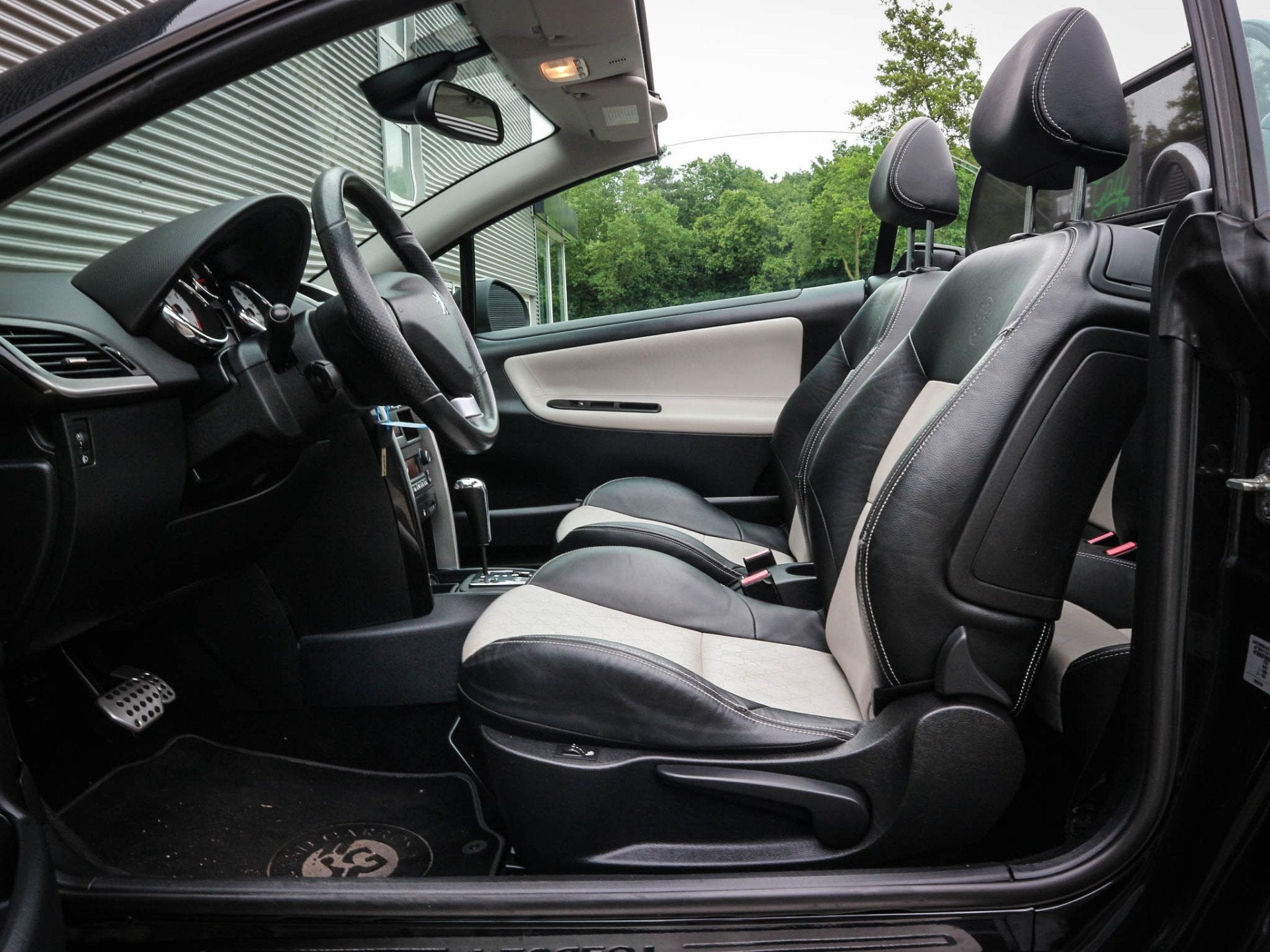 Peugeot 207 CC 1.6 VTi Roland Garros | Clima | Cruise | Leer, Euro 5, Gebruikt, Zwart, 4 cilinders