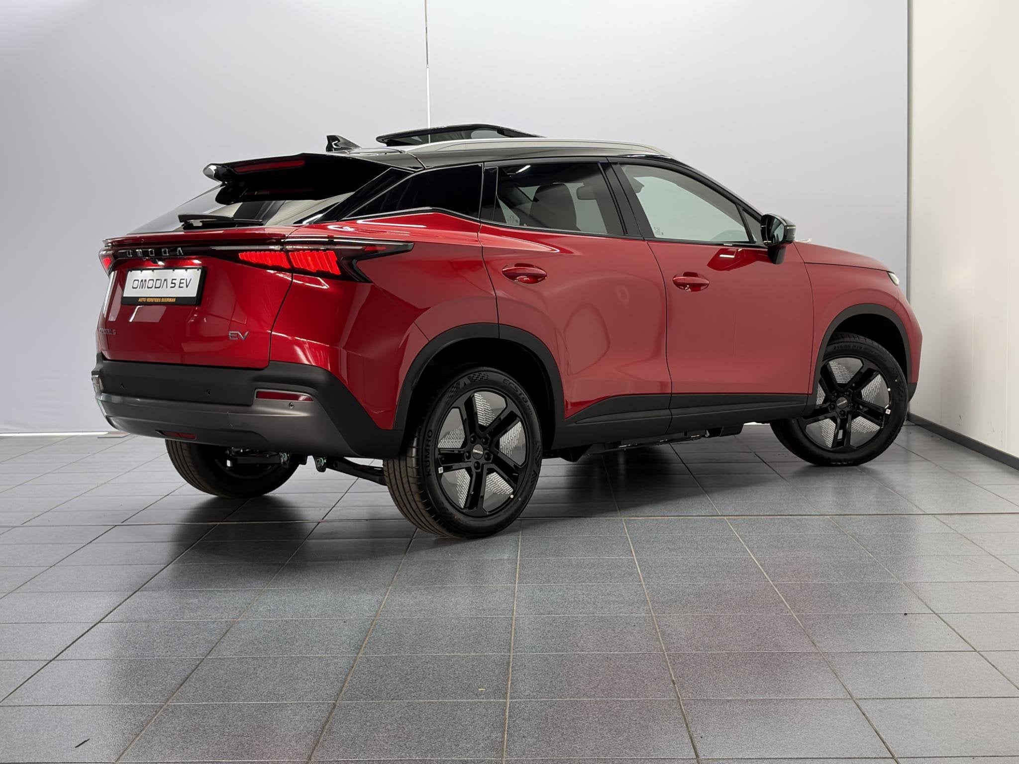 Omoda 5 EV Premium 61 kWh Heel compleet met schuifdak, leder, Auto's, Overige Auto's, 12 maanden, 430 km, 211 pk, SUV of Terreinwagen
