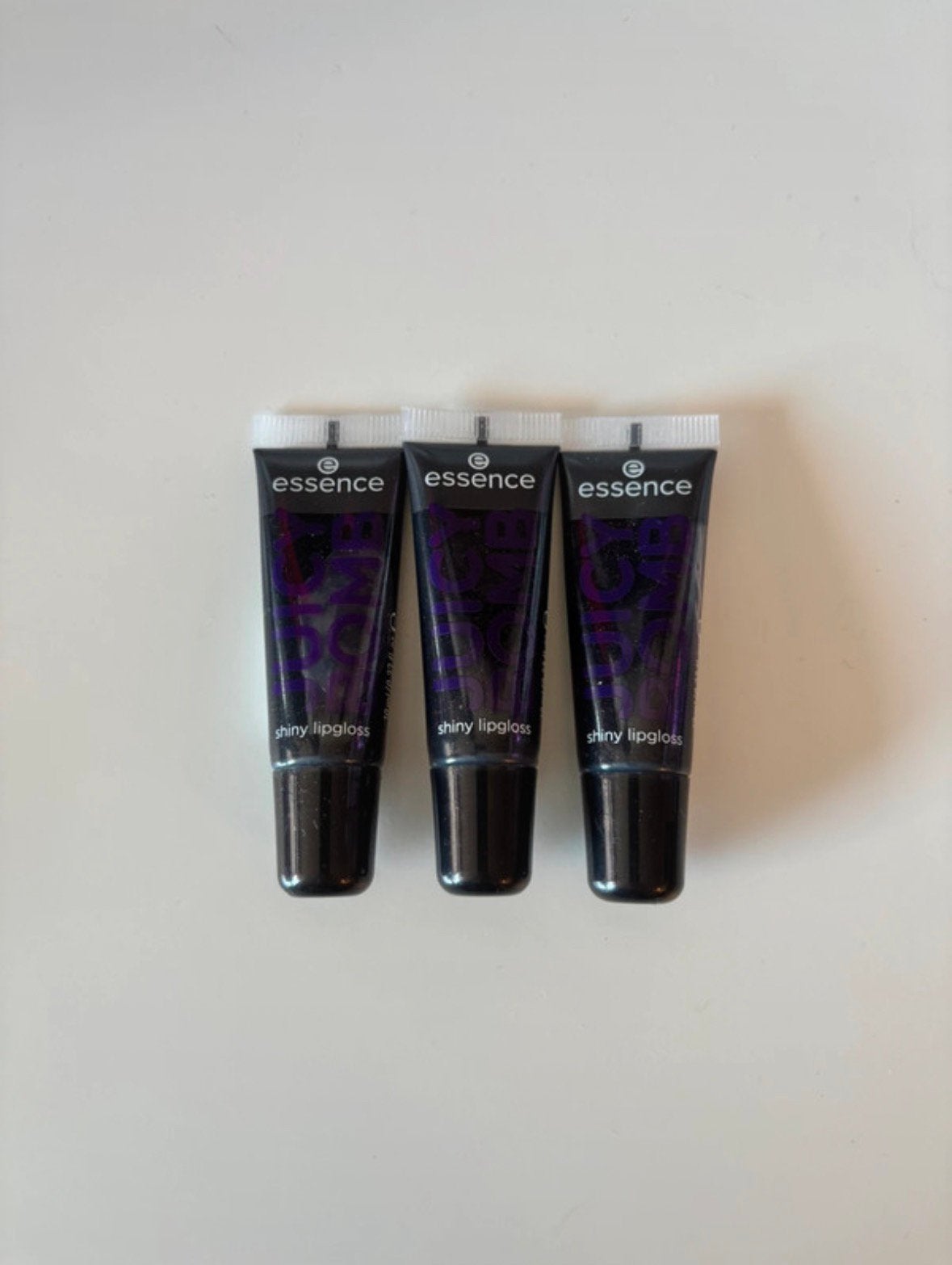 essence juicy bomb shiny lipgloss 13 i'm allergic to color, Ophalen of Verzenden, Zo goed als nieuw, Overige kleuren, Lippen