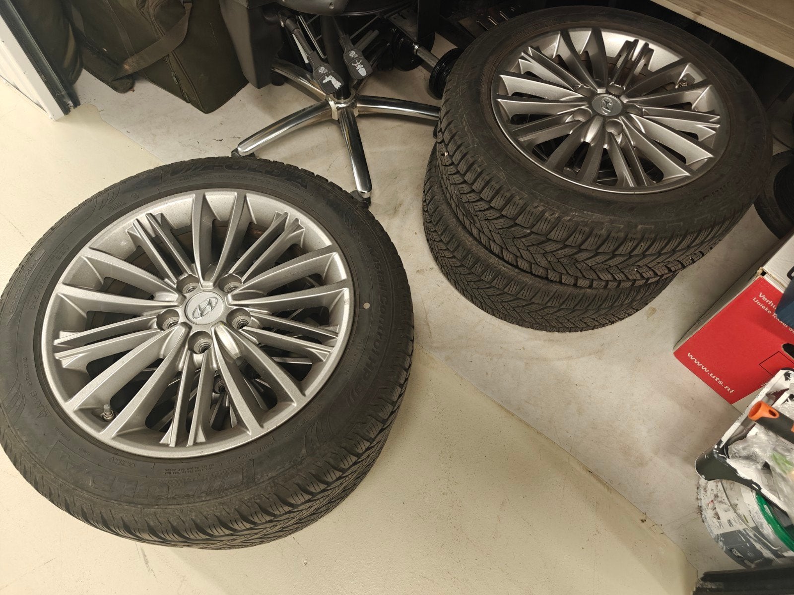 Winterbanden met velgen 215/55R17 98V, Auto-onderdelen, Banden en Velgen, Ophalen, Banden en Velgen, 17 inch, Winterbanden