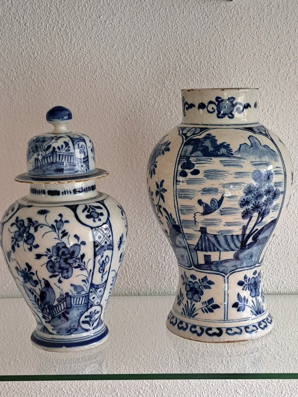 18e eeuw Delfts aardewerk vazen. chinoiserie en floraal deco, Antiek en Kunst, Antiek | Keramiek en Aardewerk, Ophalen of Verzenden