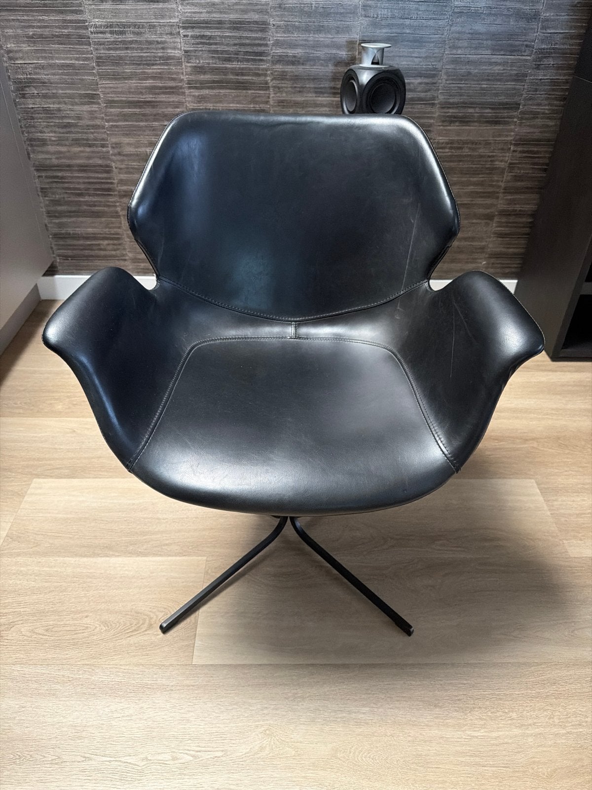 Zwarte leren fauteuil Nikkie - Zo goed als nieuw, Huis en Inrichting, Stoelen, Ophalen, Zwart, Leer, Zo goed als nieuw