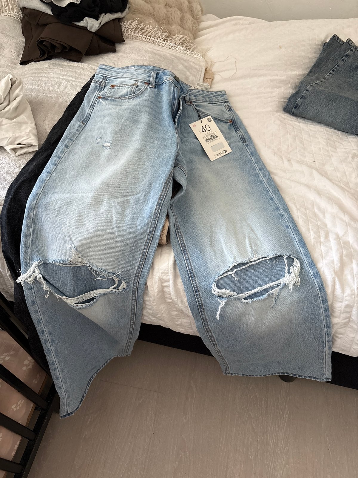 Nieuwe Zara wide leg jeans met scheuren - maat 40, Ophalen of Verzenden, Nieuw, Blauw, W30 - W32 (confectie 38/40)