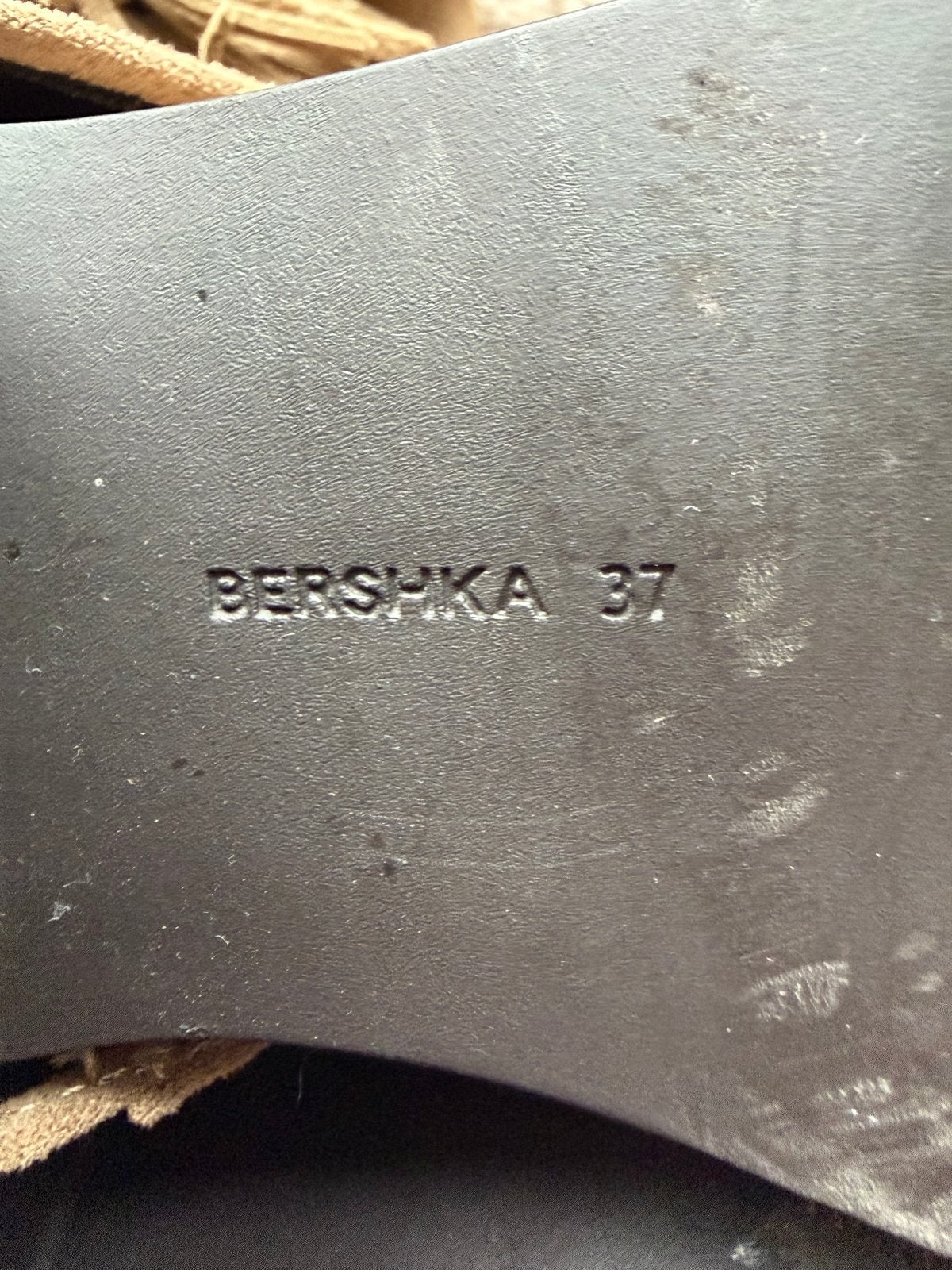 Bershka Laarzen met Franjes en Ketting - Maat 37, Kleding | Dames, Ophalen of Verzenden, Zo goed als nieuw, Beige, Hoge laarzen