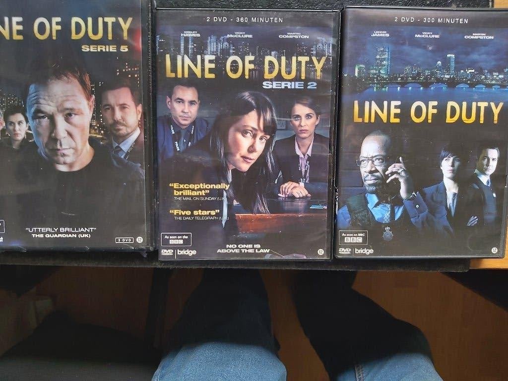 line of duty 1  2  en 5   5 is nieuw, Engels, Nederlands, Ophalen of Verzenden, Zo goed als nieuw