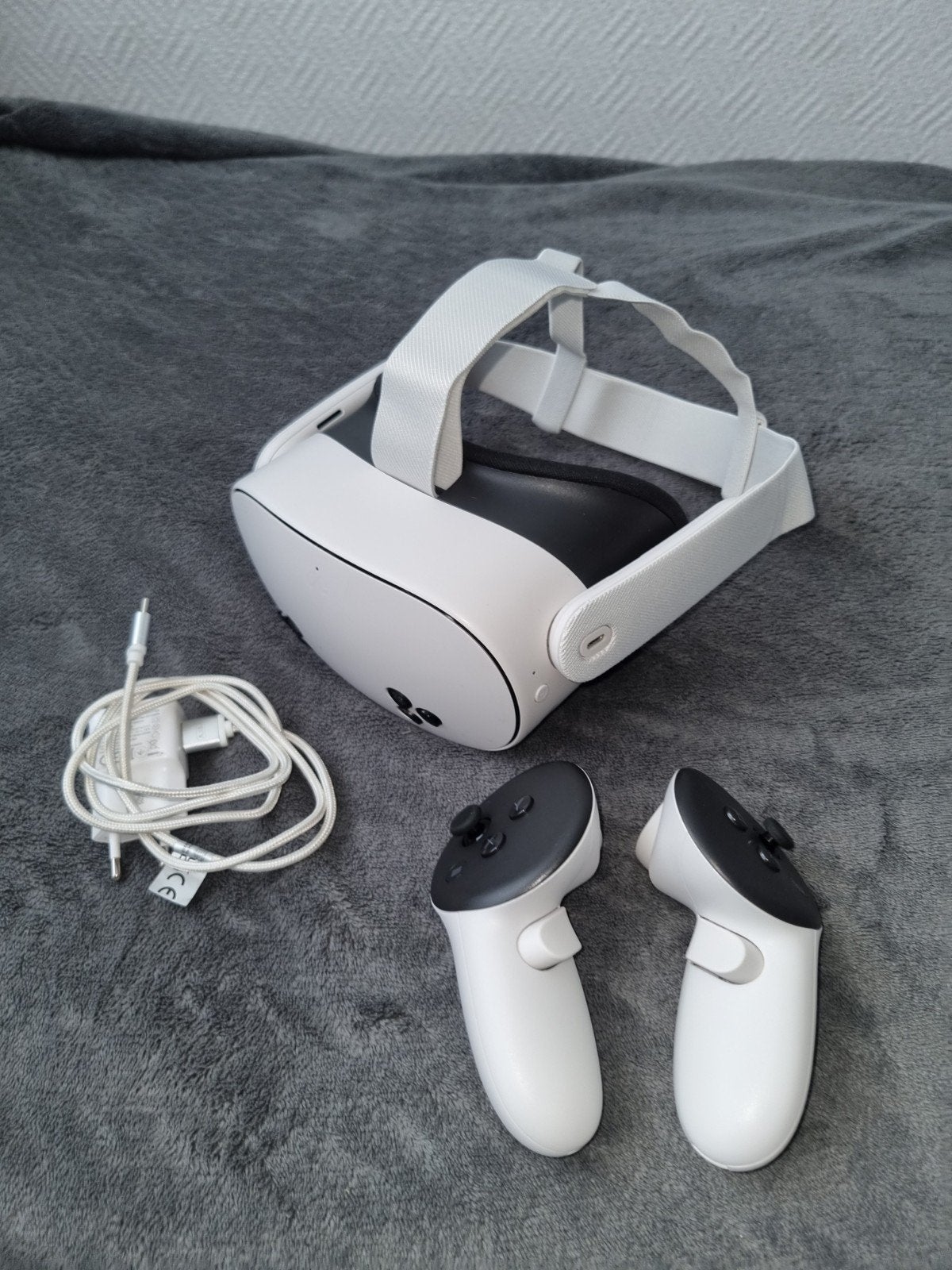 Meta Quest 3S 128GB - Zo goed als nieuw met nieuwe strap, Spelcomputers en Games, Virtual Reality, Ophalen, Zo goed als nieuw