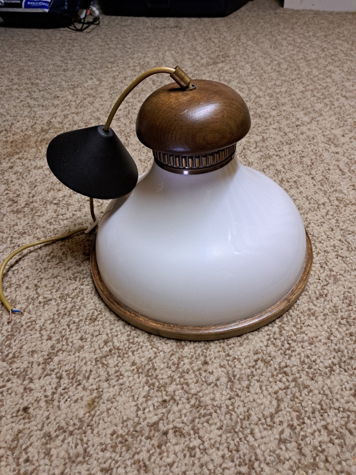 Vintage hanglamp met houten details en kunststof kap, Gebruikt, Ophalen, Hout, E27 (groot)