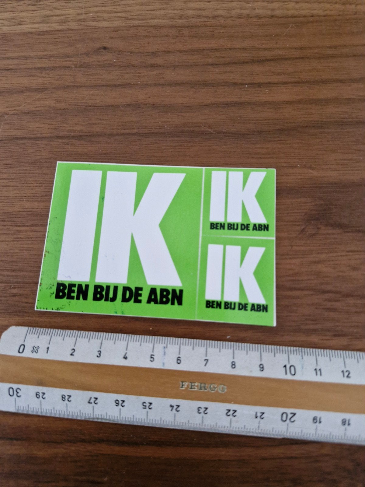 8272 Vintage ABN AMRO 'IK BEN BIJ DE ABN' sticker, Ophalen of Verzenden, Gebruikt, Bedrijf of Vereniging