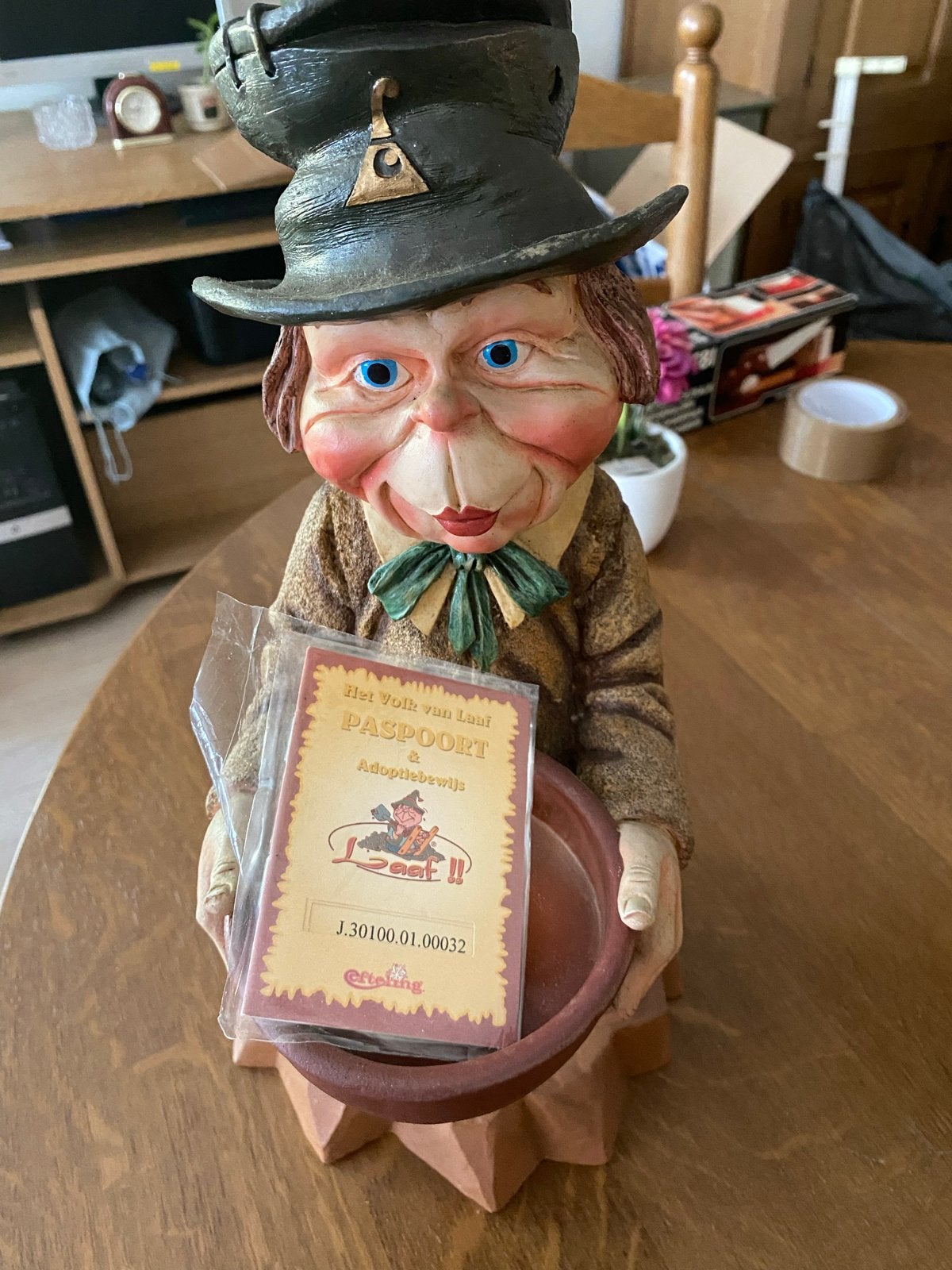 Efteling Laaf met dienblad en paspoort, Verzamelen, Ophalen, Zo goed als nieuw, Beeldje of Poppetje
