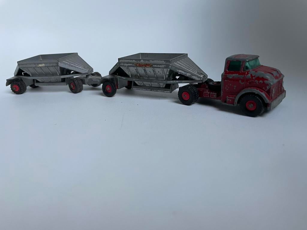 Model GMC Freuhauf hopper M-4 Lesney Matchbox (1:55 of 1:64), Hobby en Vrije tijd, Modelauto's | 1:50, Ophalen of Verzenden, Gebruikt