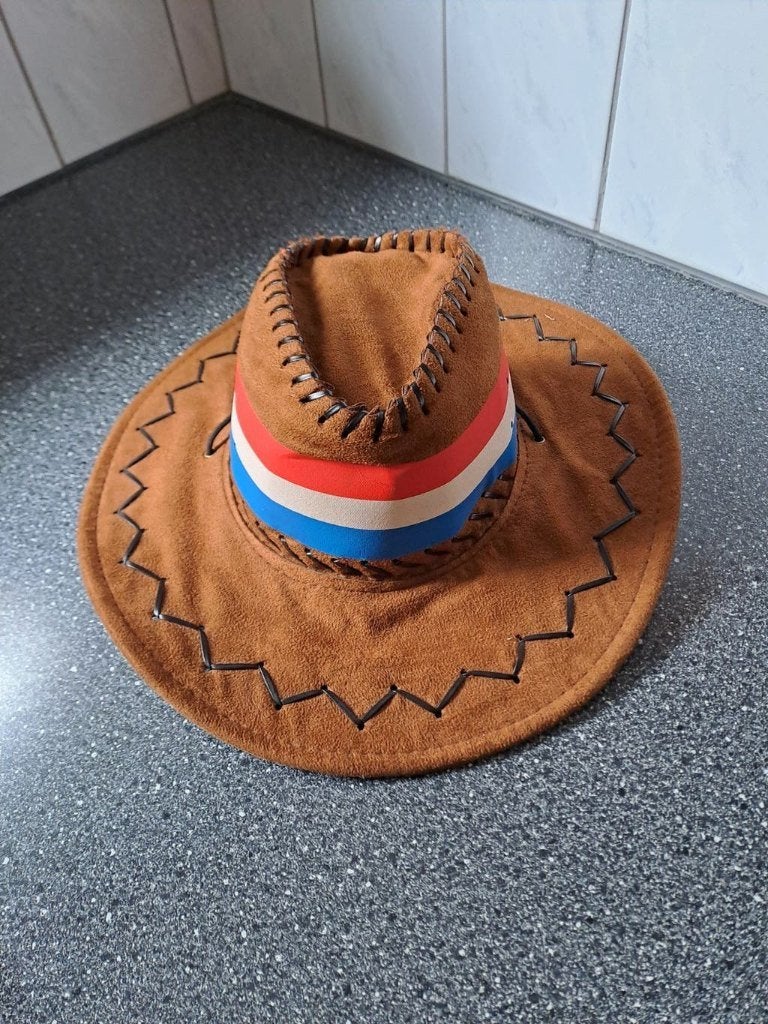 Bruine Cowboyhoed met Nederlandse Vlag Band, Onbekend, Onbekend, Ophalen of Verzenden, Zo goed als nieuw