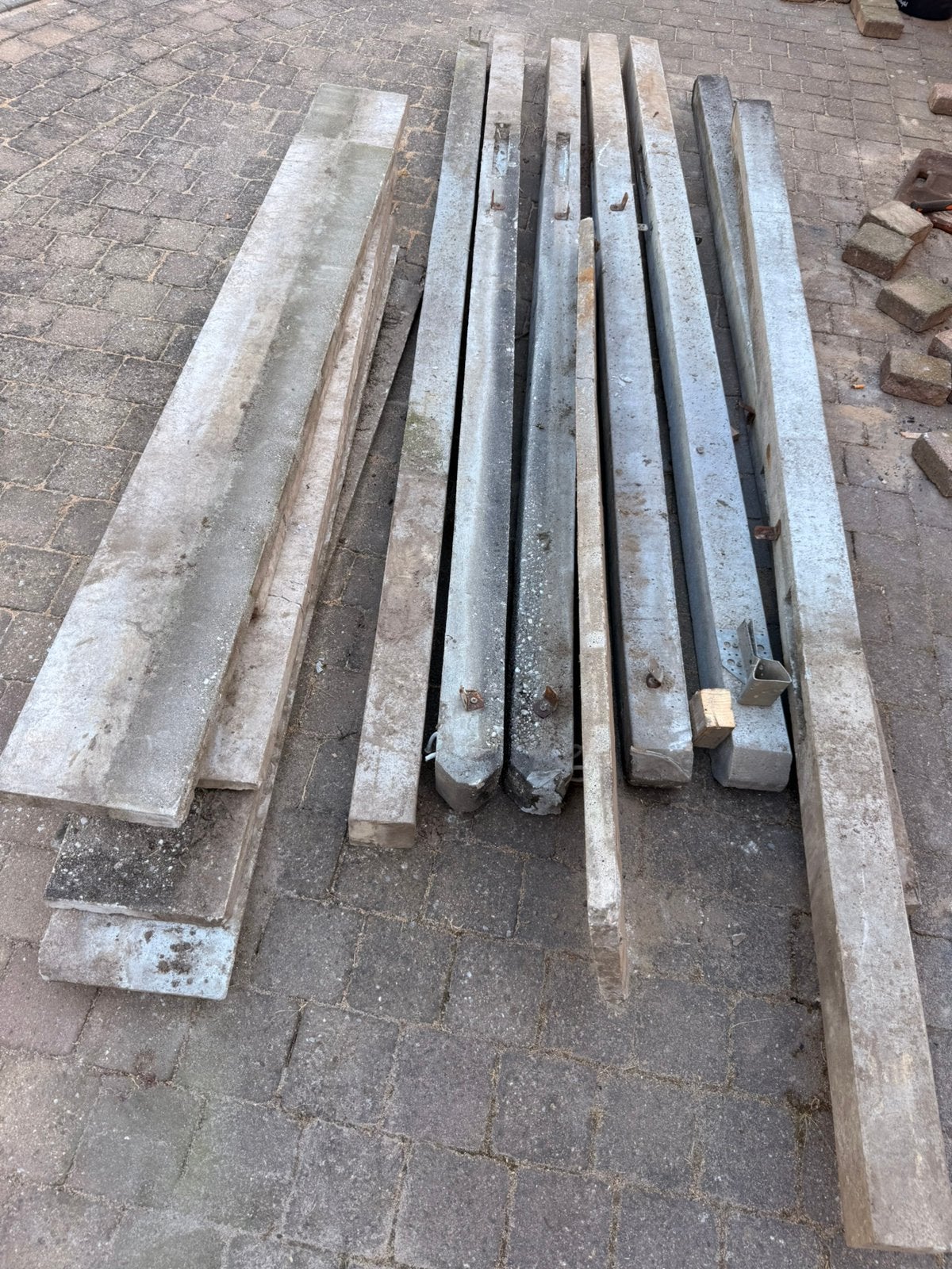 Betonpalen zeven stuks gratis ophalen, Tuin en Terras, Schuttingen, Ophalen, Zo goed als nieuw, Overige materialen, Minder dan 3 meter