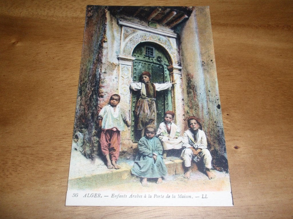 Arabische Kinderen bij een deur Etnografie Algerije Afrika, Verzenden, Voor 1920, Ongelopen, Cultuur en Media
