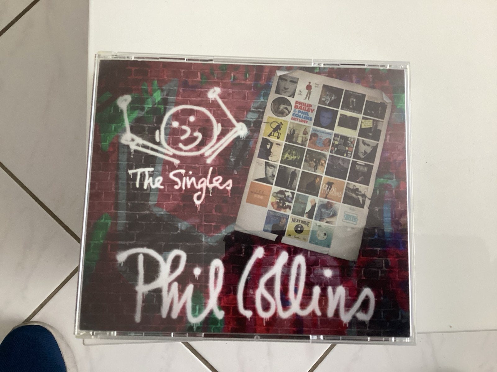 Phil Collins - The Singles (CD) - Pop/Rock verzamelalbum, Pop, Ophalen of Verzenden, Zo goed als nieuw, Inclusief boekje