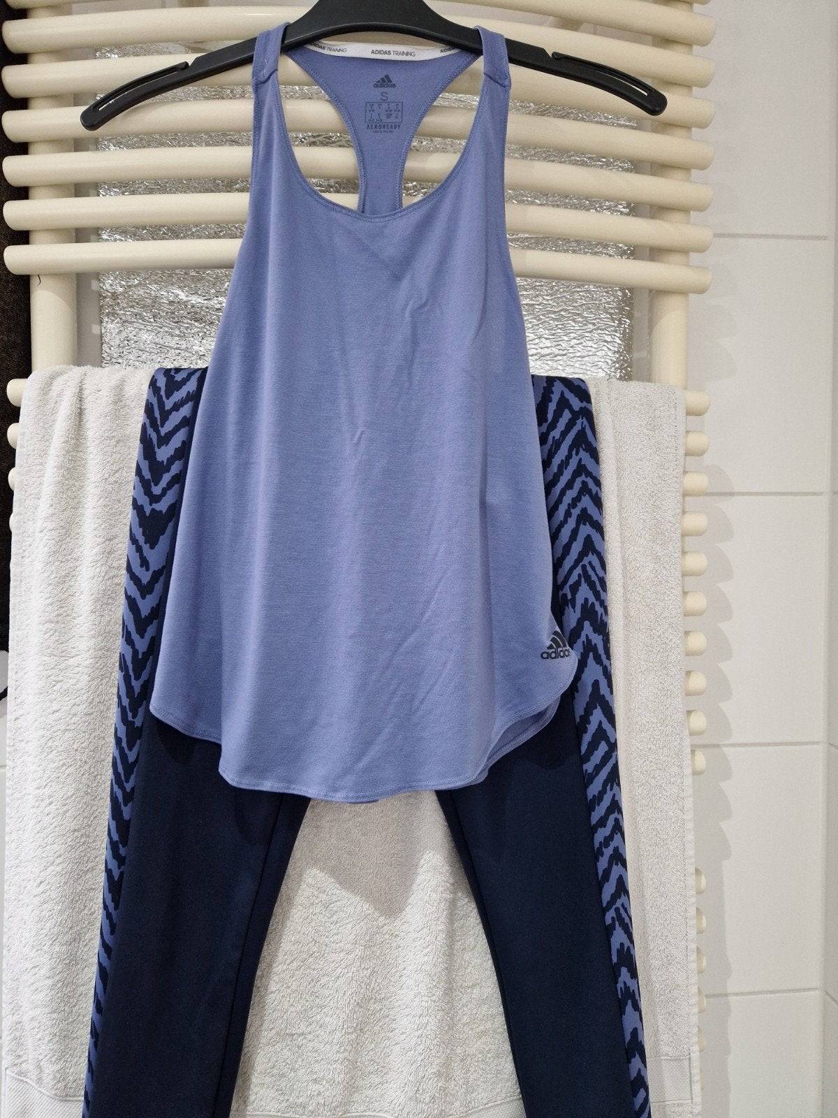 Adidas sportset: topje en legging - Maat S, Kleding | Dames, Ophalen of Verzenden, Maat 36 (S), Blauw, Adidas