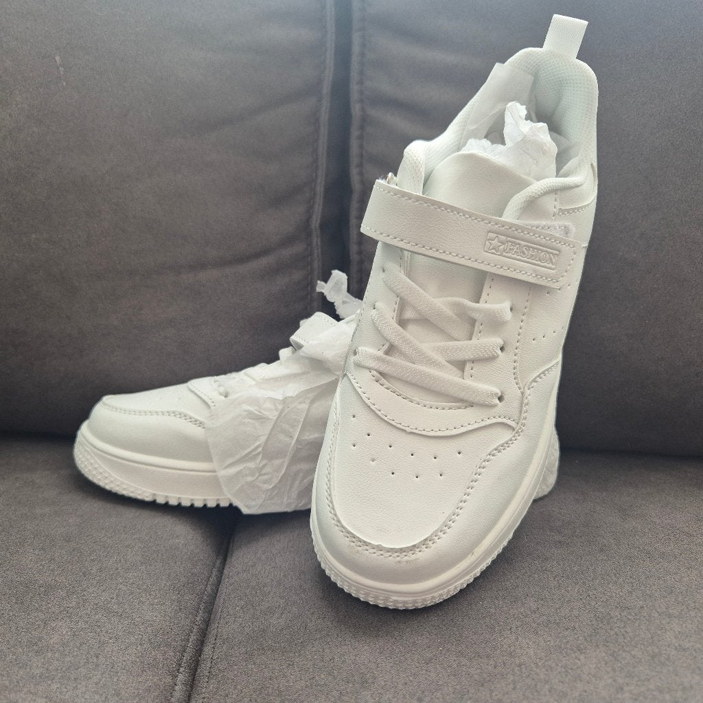 Witte kindersneakers, Kinderen en Baby's, Kinderkleding | Schoenen en Sokken, Ophalen, Meisje, Schoenen, Nieuw