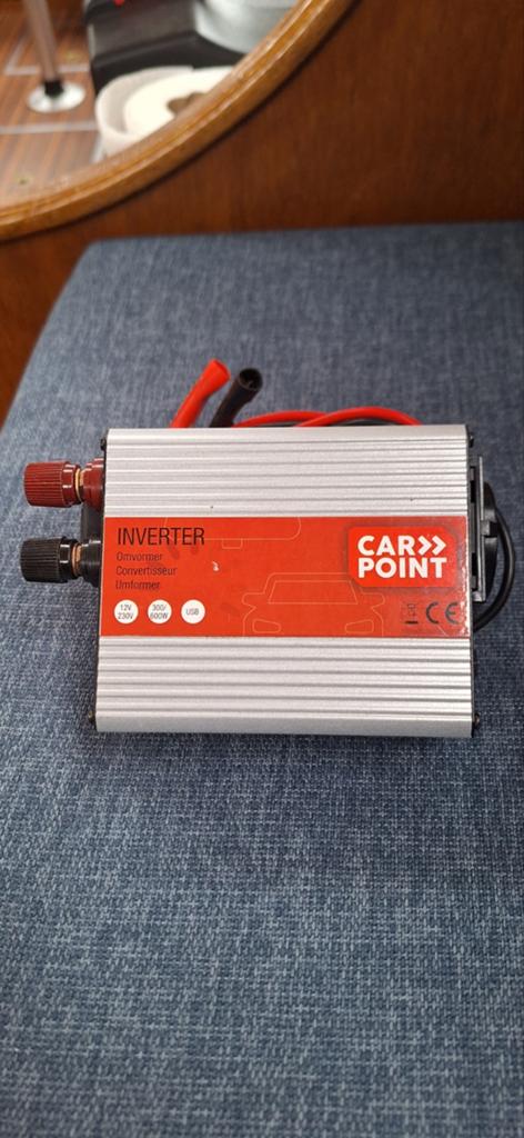 Carpoint Omvormer 12V DC naar 230V AC - 300W, Ophalen of Verzenden, Gebruikt