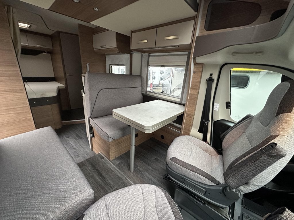 Knaus Live Wave 650 MF NIEUW 180PK-AUTOMAAT-694CM, Caravans en Kamperen, Automaat, Ringverwarming, Fiat, Koelkast
