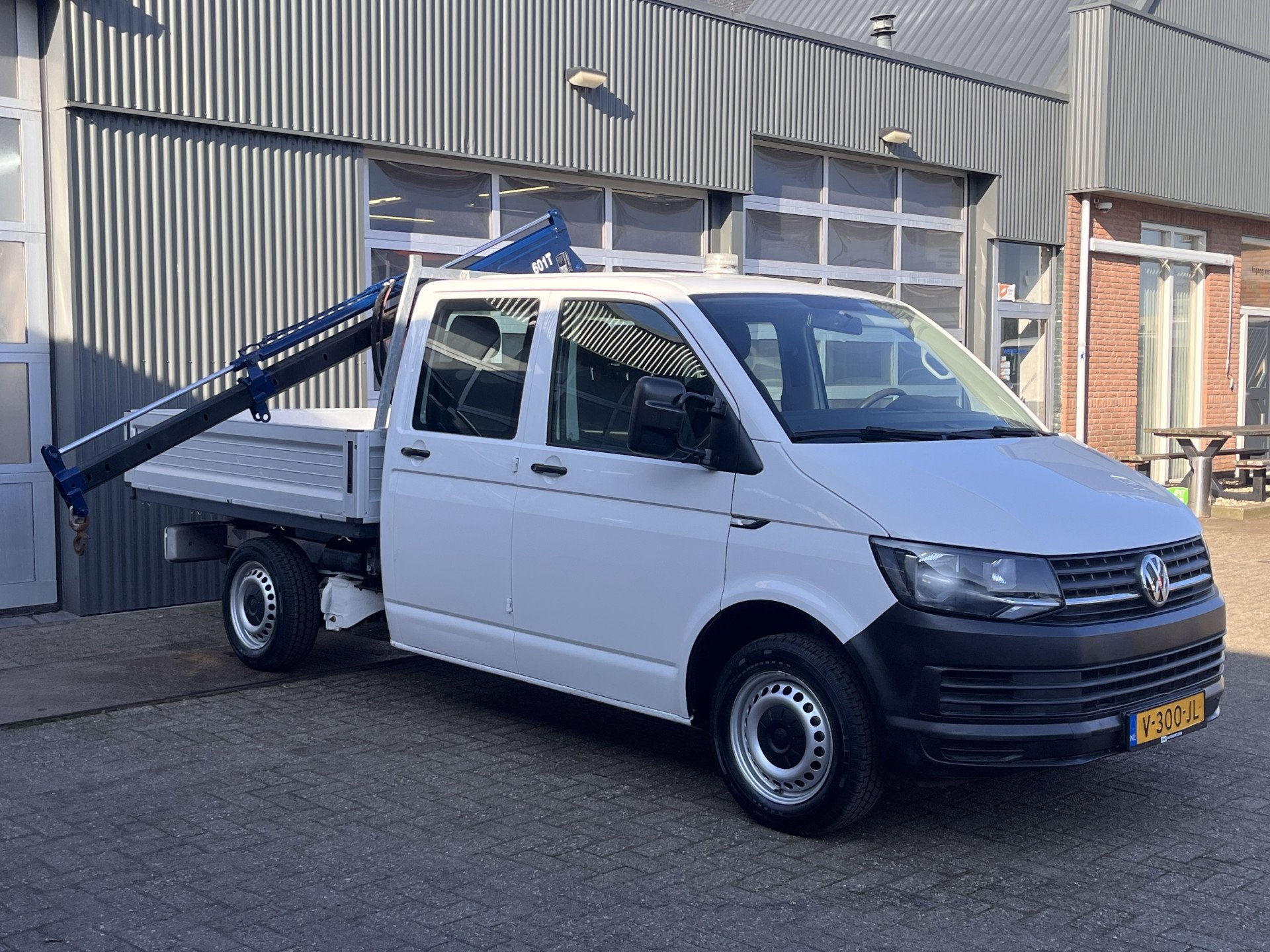 Volkswagen Transporter 2.0 TDI L2H1 DC Laadkraan Airco Trekh, Auto's, Voorwielaandrijving, Gebruikt, 4 cilinders, Volkswagen