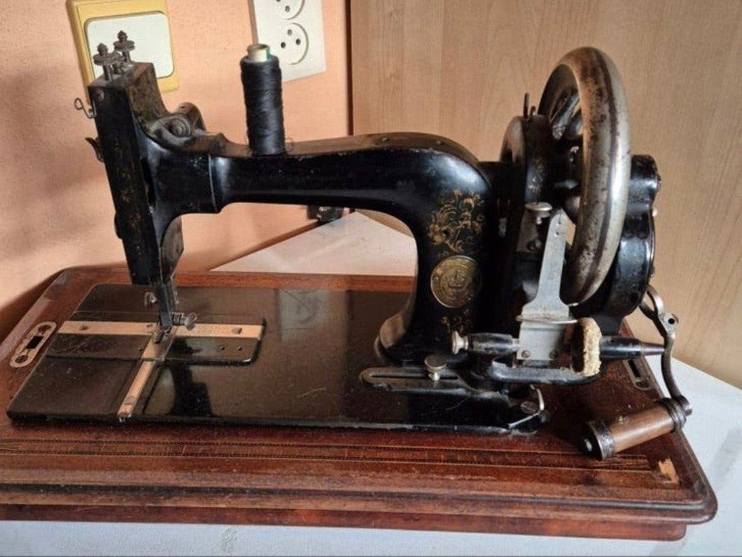 Schitterende antieke naaimachine, jaren '60 met sleutel, Ophalen