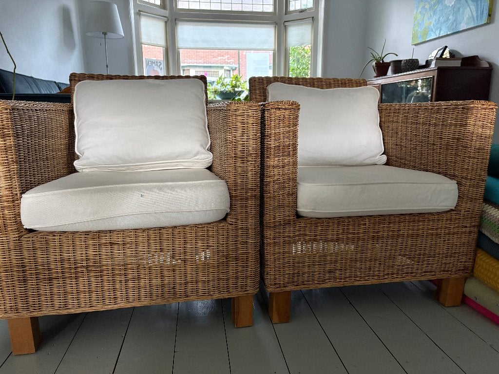 Rotan stoelen met teakhouten poten en witte kussens, Ophalen, Hout, Twee, Wit
