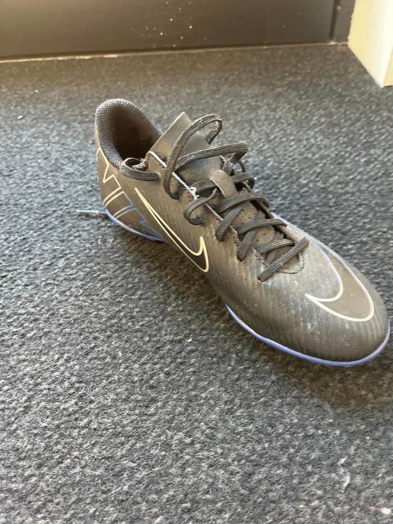 Nike Voetbalschoenen Maat 37,5 - Zeer Goede Staat, Ophalen of Verzenden, Zo goed als nieuw, Schoenen