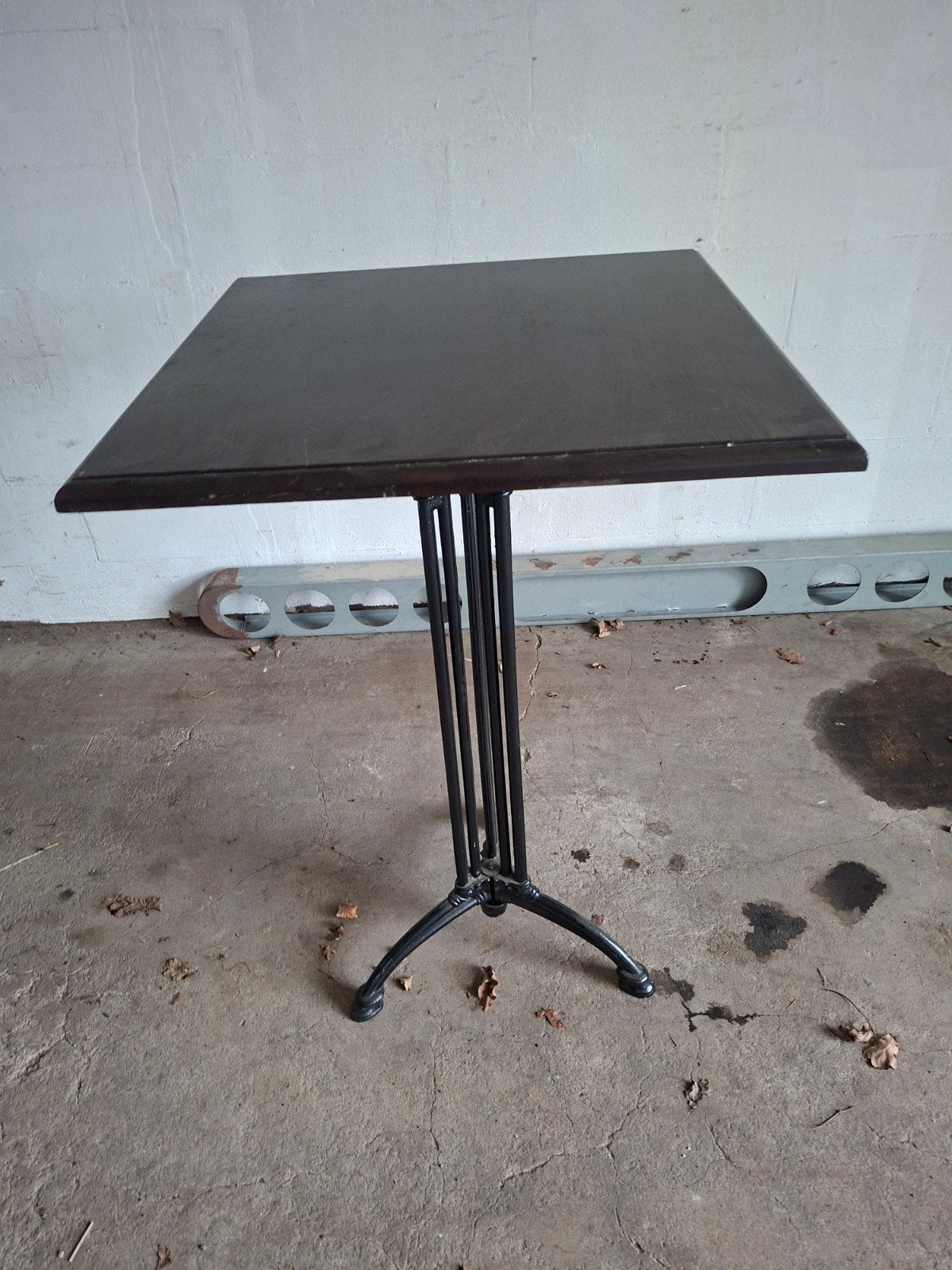 Hangtafel 3x met Gietijzeren Onderstel, Ophalen, Gebruikt