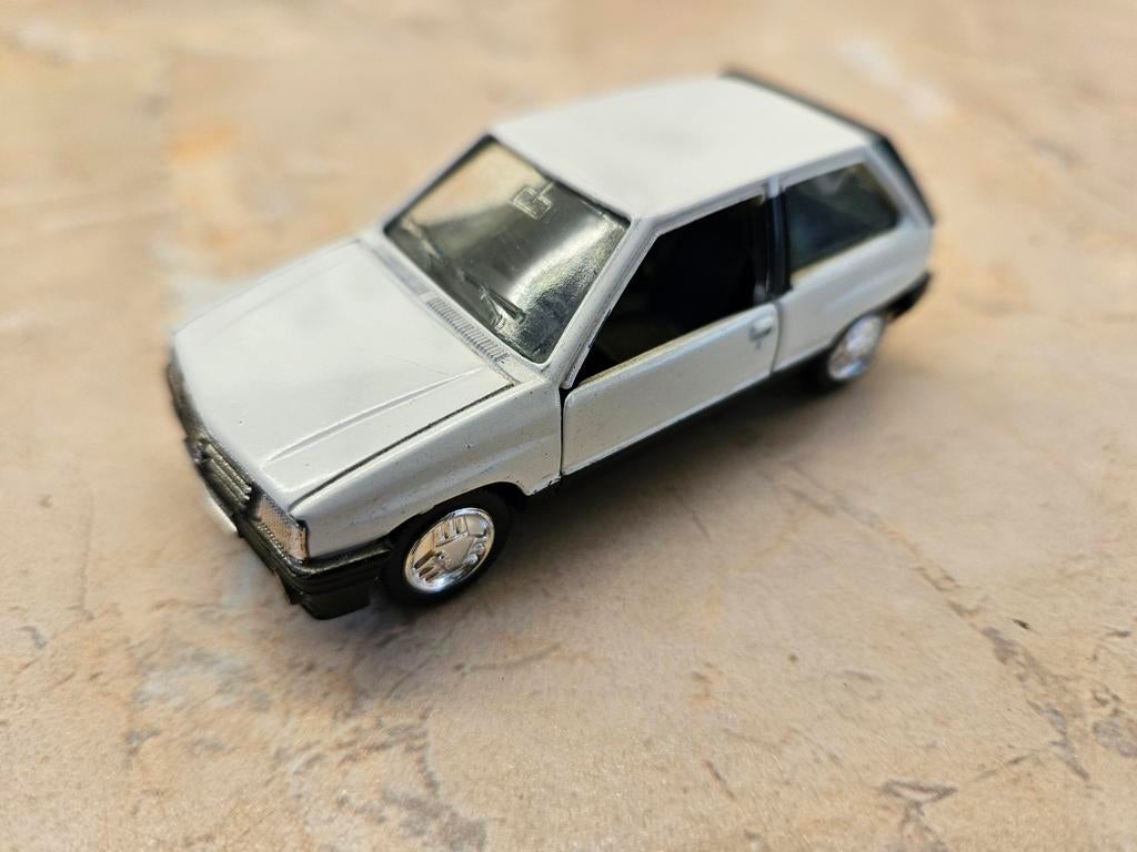 Gama Opel Corsa SR 3 Deurs 1:43, Ophalen of Verzenden, Zo goed als nieuw, Auto, Gama