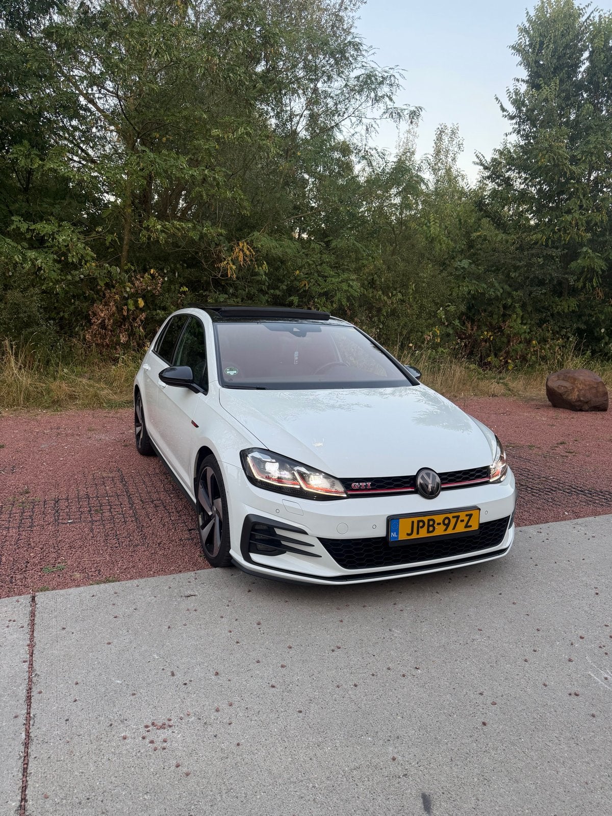 Volkswagen Golf 7.5 GTI Performance Full Option | Pano |, Auto's, Volkswagen, 1345 kg, Zwart, 4 cilinders, 1984 cc