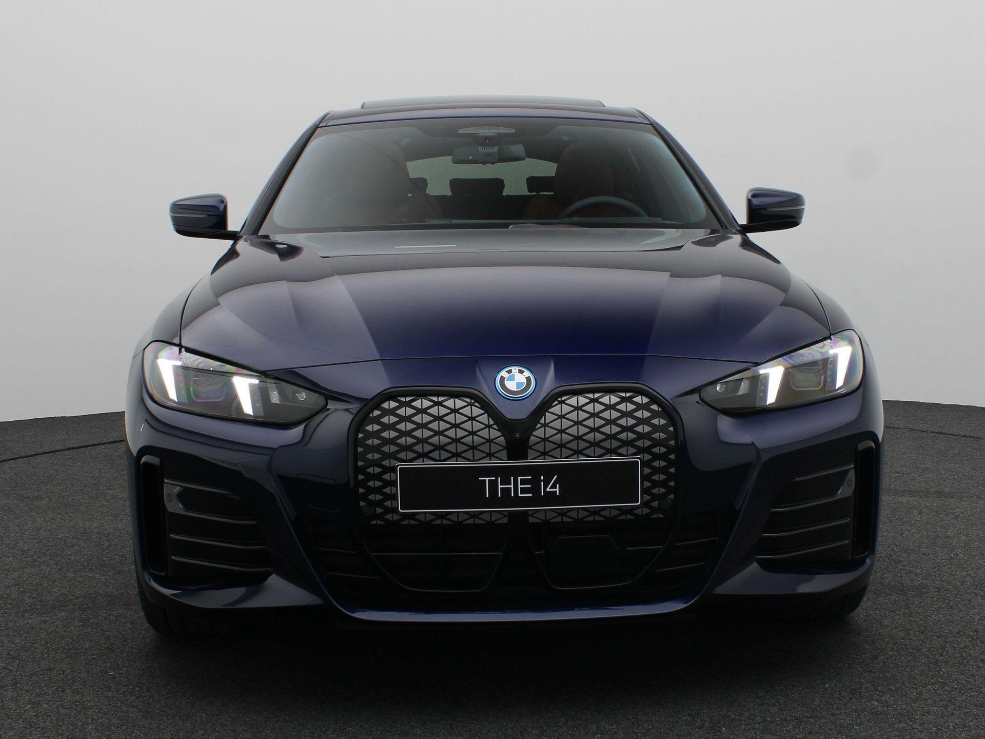 BMW i4 eDrive35 | M Sportpakket Pro | Elektrisch verstelbare, Auto's, Met garantie (alle), Blauw, 420 min, 1975 kg