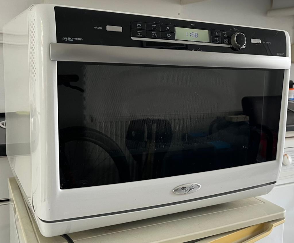Goedwerkende Whirlpool combi magnetron vrijstaand, Witgoed en Apparatuur, Magnetrons, Ophalen, Combimagnetron, Crisp, Gebruikt