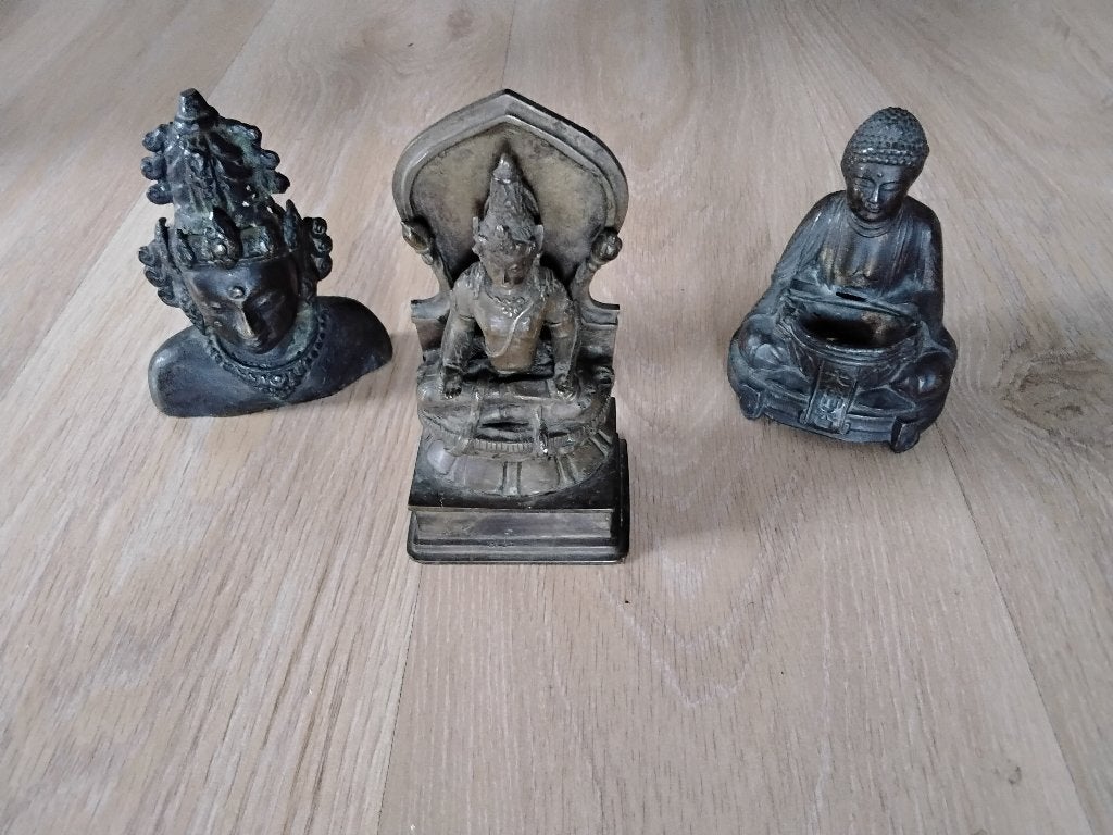 Buddha-gerelateerde beeldjes, Ophalen