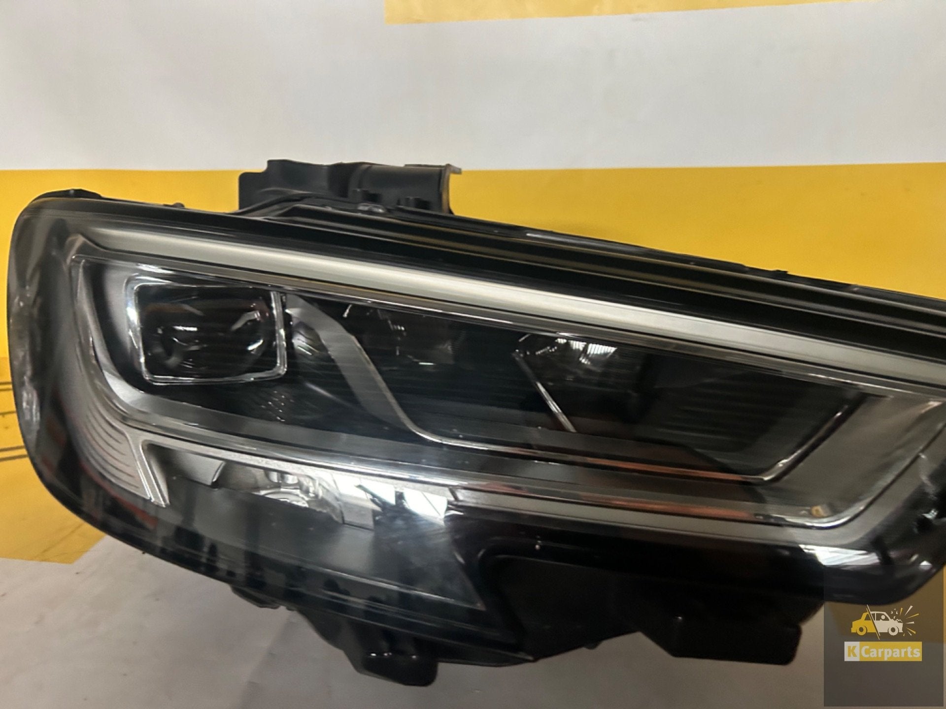 Audi A3 8V facelift vol led koplamp rechts 8V0941034C comple, Gebruikt, AUDI AG, Auto-Union-Strasse 1
85045  Ingolstadt, DE, Kundenbetreuung@audi.de