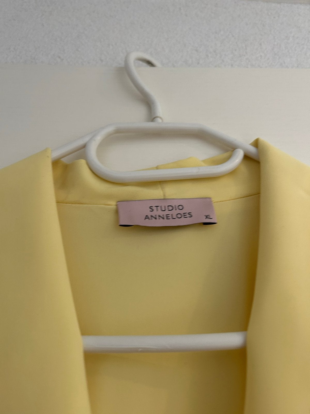 Studio Anneloes shirt XL botergeel - Zo goed als nieuw, Kleding | Dames, Geel, Maat 46/48 (XL) of groter, Ophalen of Verzenden