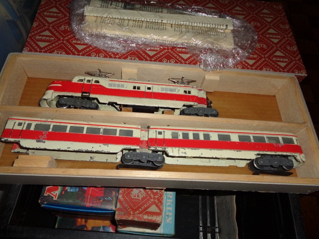 Marklin  st800 rood wit, Ophalen, Wisselstroom, Gebruikt, Locomotief