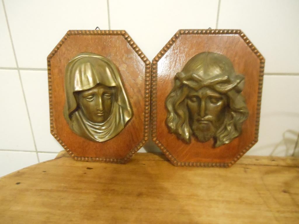 Cristus en Maria kop op plankje, Ophalen