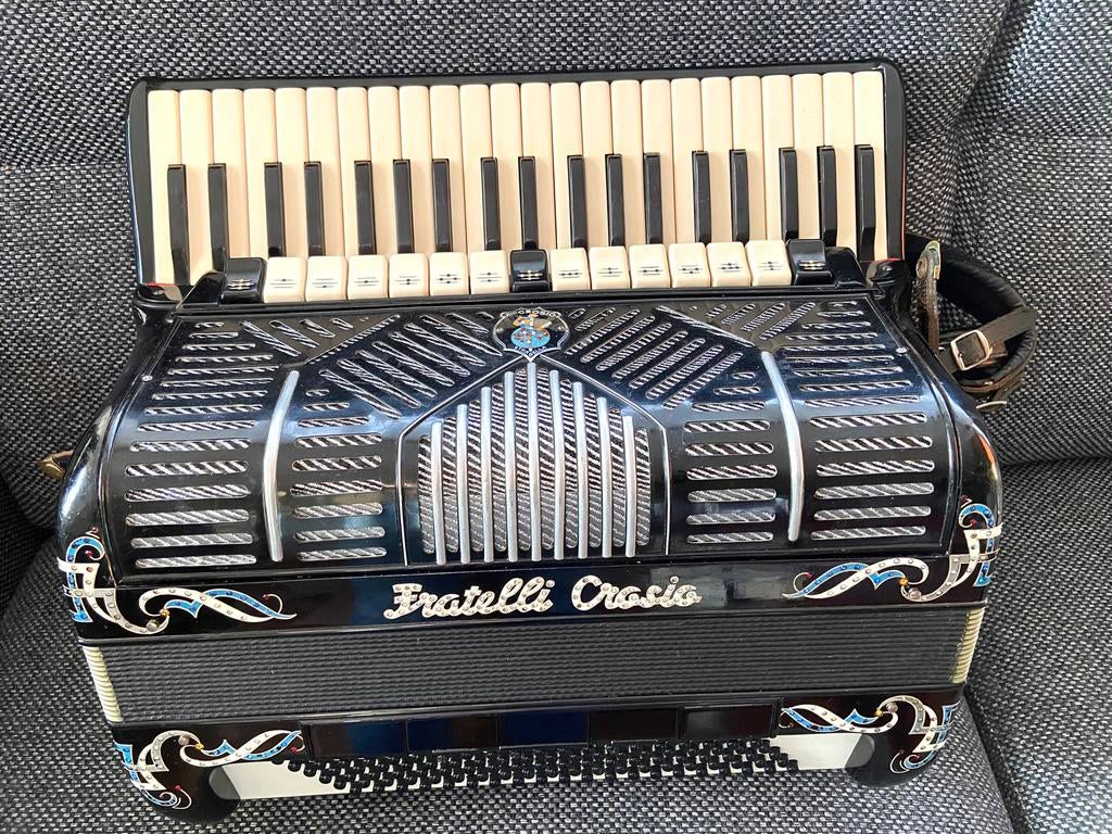 Fratelli Crosio 5 korig, Muziek en Instrumenten, Accordeons, Overige merken, Gebruikt, Met koffer, 120-bas