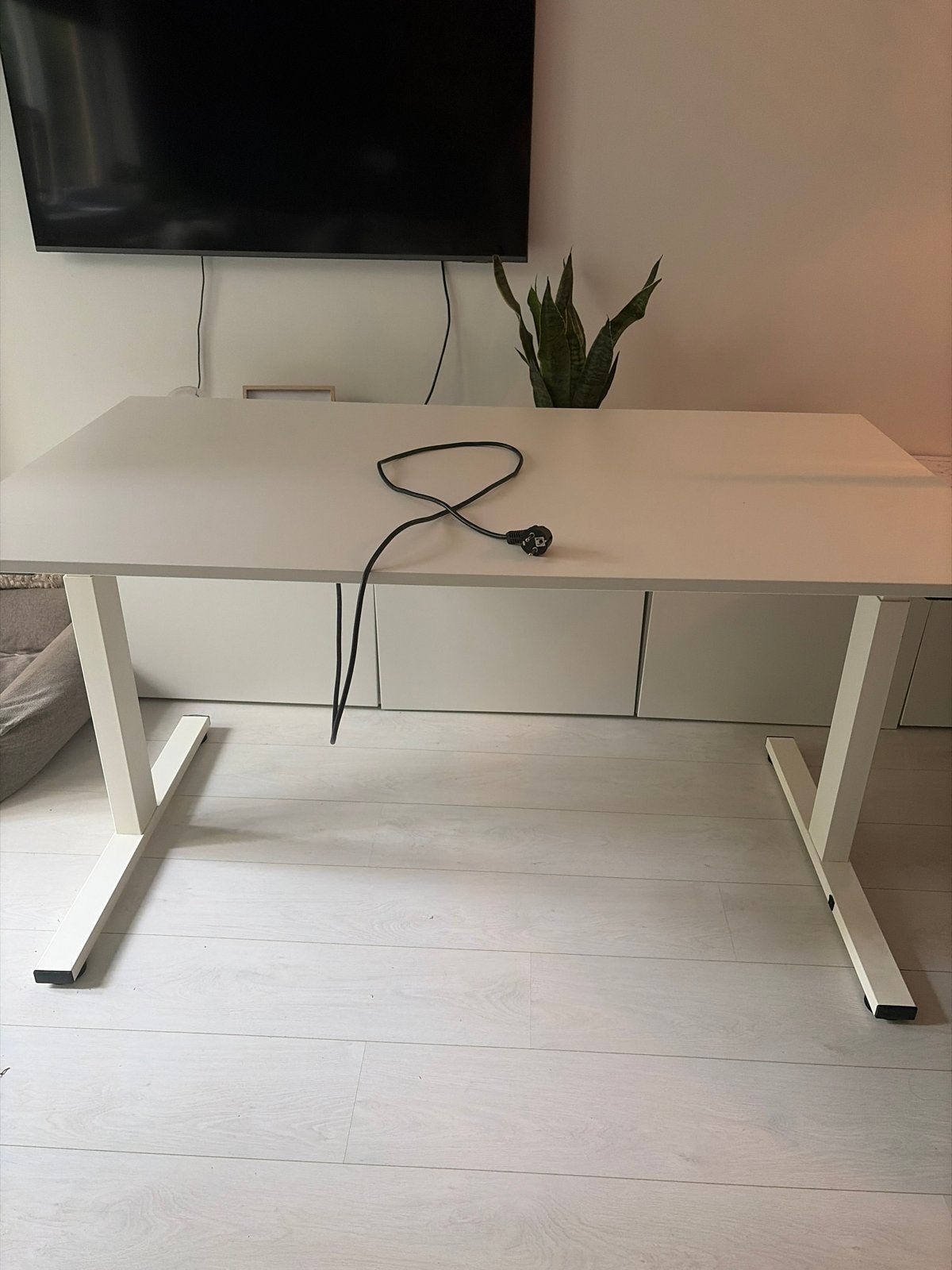 Wit elektrisch zit-sta bureau 140x80, Huis en Inrichting, Ophalen, Zit-sta bureau, Elektrisch, Spaanplaat of MDF