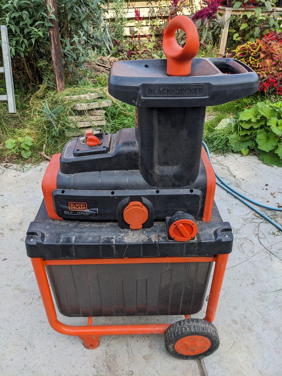 Black+Decker Hakselaar 2400W met opvangbak, Tuin en Terras, Ophalen, Gebruikt, Black+Decker, Met opvangbak