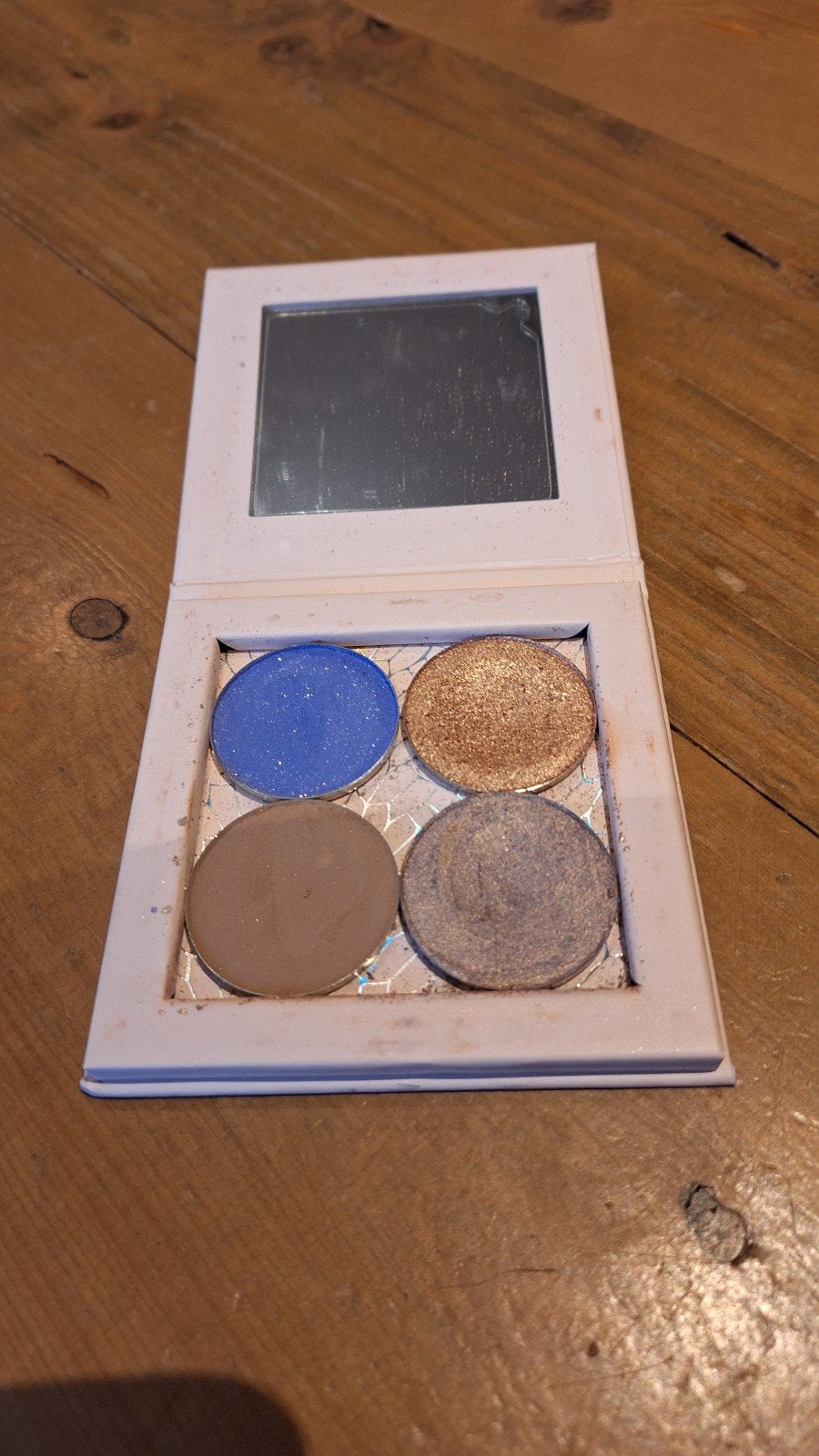 L'OYÉ 4 Pressed Eyeshadow in een Midi Palette, Ophalen of Verzenden, Zo goed als nieuw, Overige kleuren, Ogen