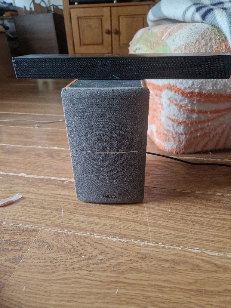 Edifier speaker en Ultimea soundbar, Audio, Tv en Foto, Luidsprekers, Ophalen of Verzenden, Gebruikt, 60 tot 120 watt, Overige merken